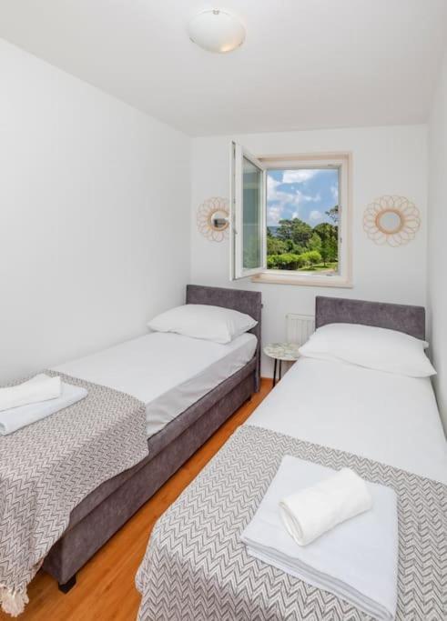 Stylish Two Bedroom Apartment&Garage Parking Place Dubrovnik Bagian luar foto