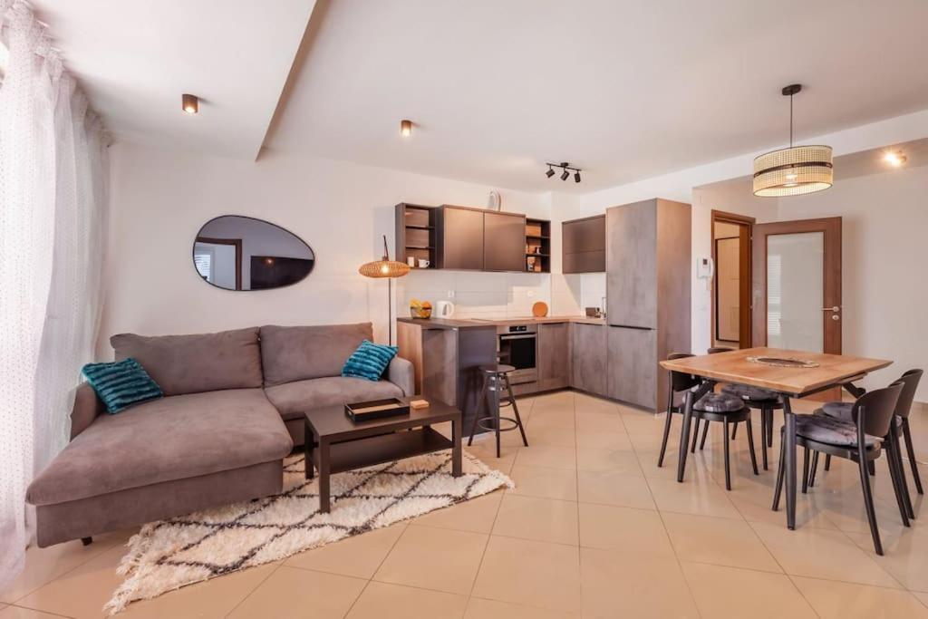 Stylish Two Bedroom Apartment&Garage Parking Place Dubrovnik Bagian luar foto