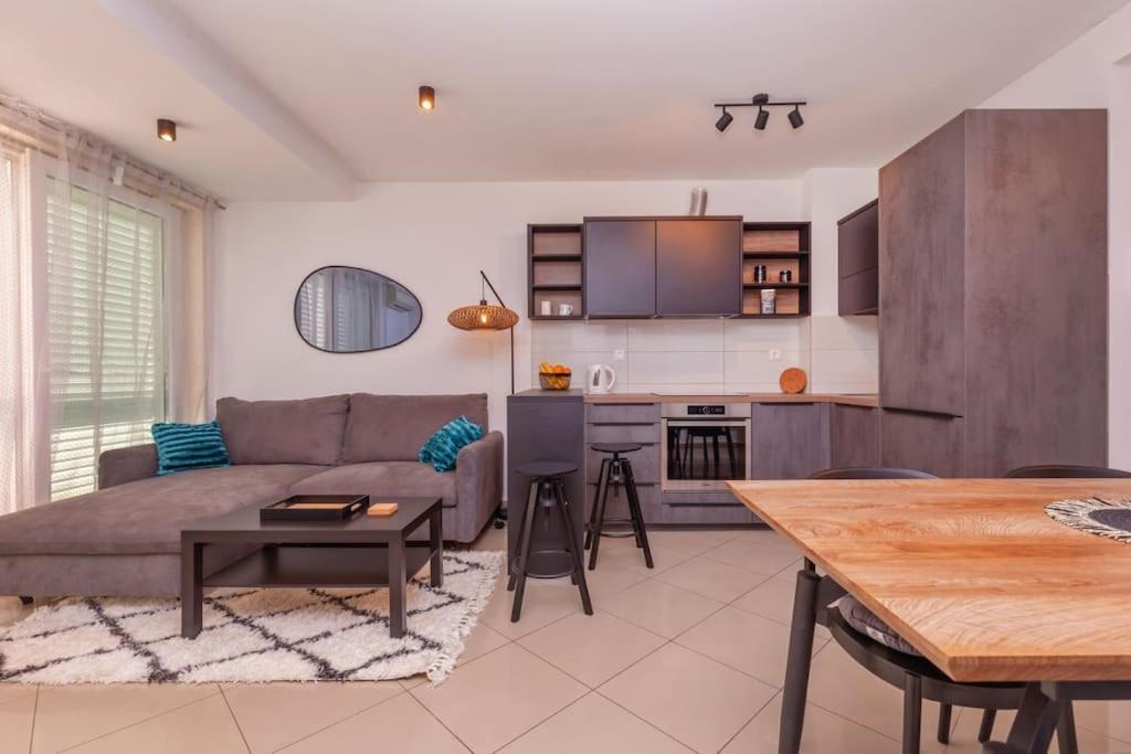 Stylish Two Bedroom Apartment&Garage Parking Place Dubrovnik Bagian luar foto
