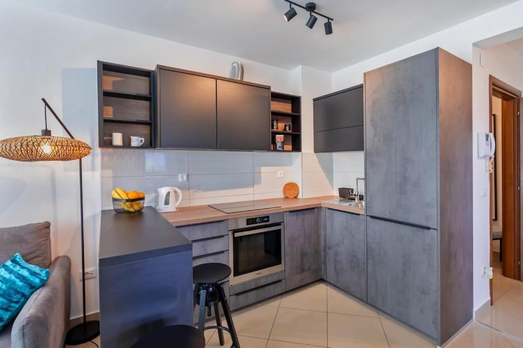 Stylish Two Bedroom Apartment&Garage Parking Place Dubrovnik Bagian luar foto