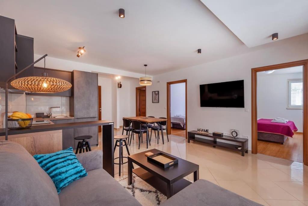 Stylish Two Bedroom Apartment&Garage Parking Place Dubrovnik Bagian luar foto